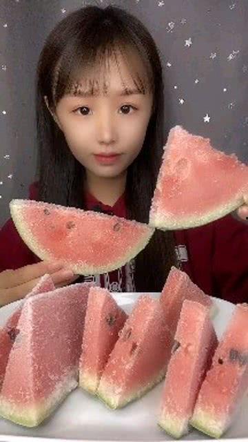 嘎嘣脆吃瓜视频,揭秘热门视频背后的趣味与真相