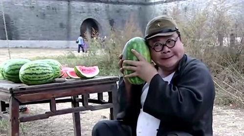 汉奸吃瓜不给钱,揭秘背后惊人真相