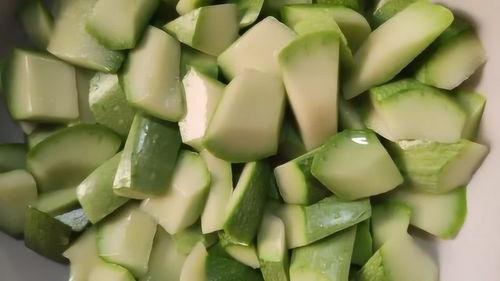 茭瓜可以凉吃吗,茭瓜凉吃的健康美味探索