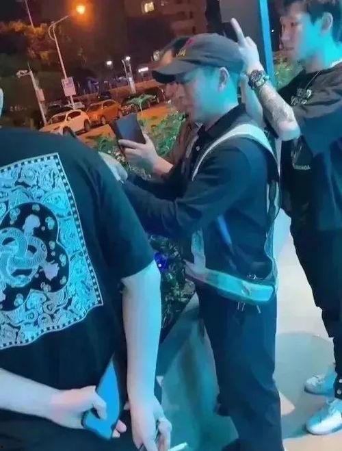 吃瓜车内激情视频